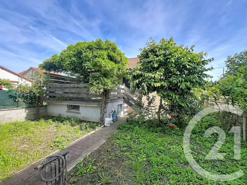 Jardin - Maison Charmante avec Jardin à Riom