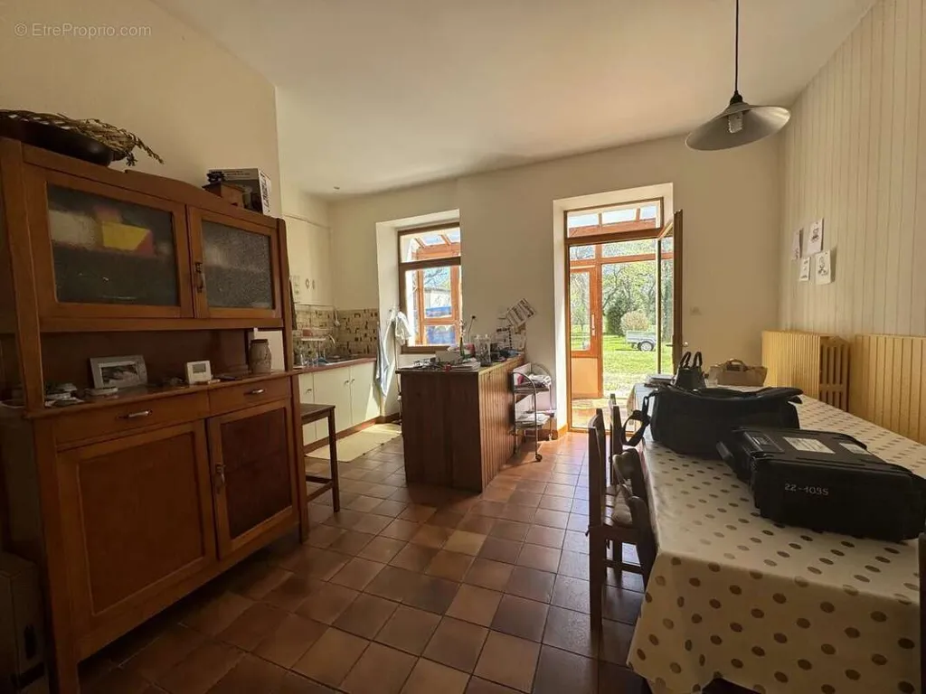 Söögituba - Terraced House with Garden in Pierre-Chatel