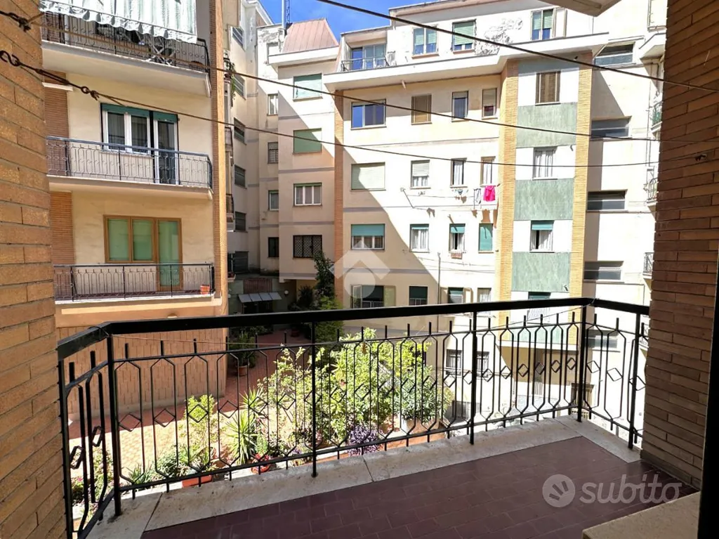 Rõdu - Bright Apartment with Balconies in Viterbo