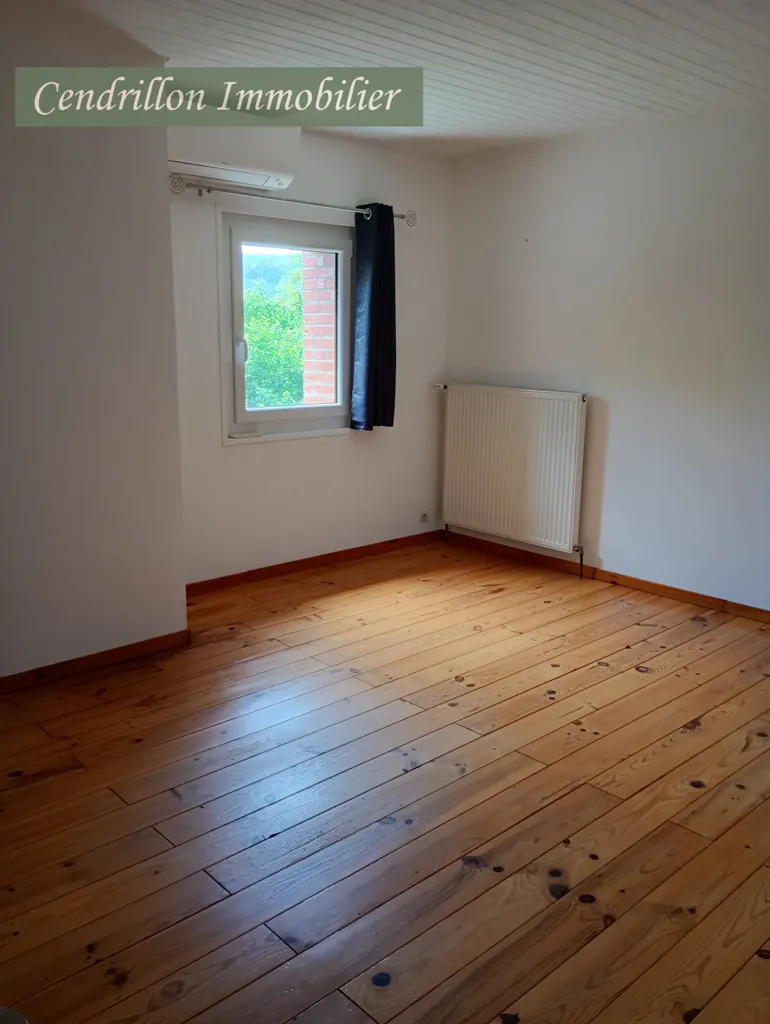 Pièces - Maison en Pierre avec Dépendances et Jardin à Proximité