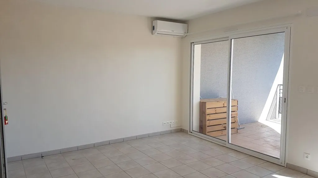 Toad - 2-Bedroom Apartment with South Terrace in Agde