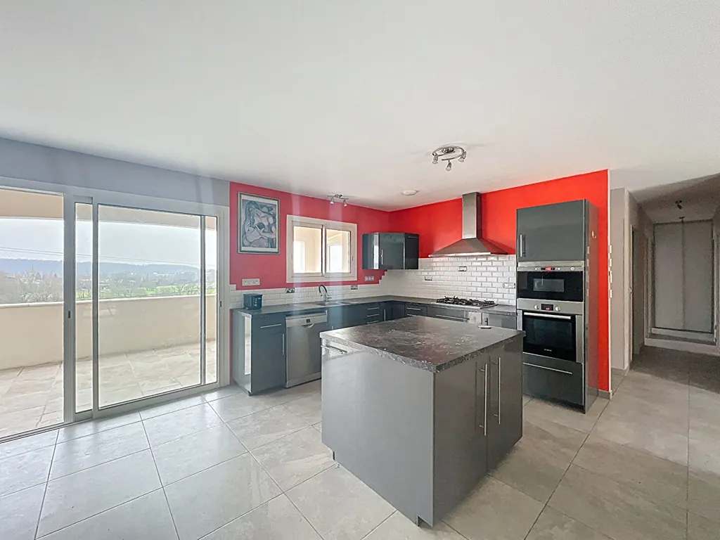 Cuisine - Maison Contemporaine avec Piscine à Ledat