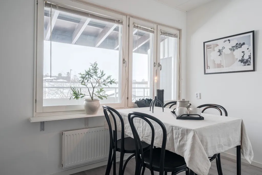 Salle à manger - Renovated 2-Bedroom Flat with Balcony in Anderstorp