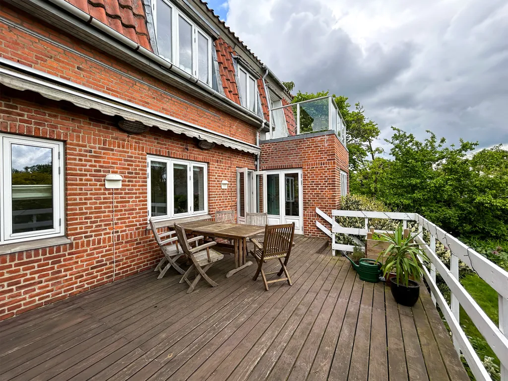 Terrass - Maisonette Flat with Terrace in Vanløse