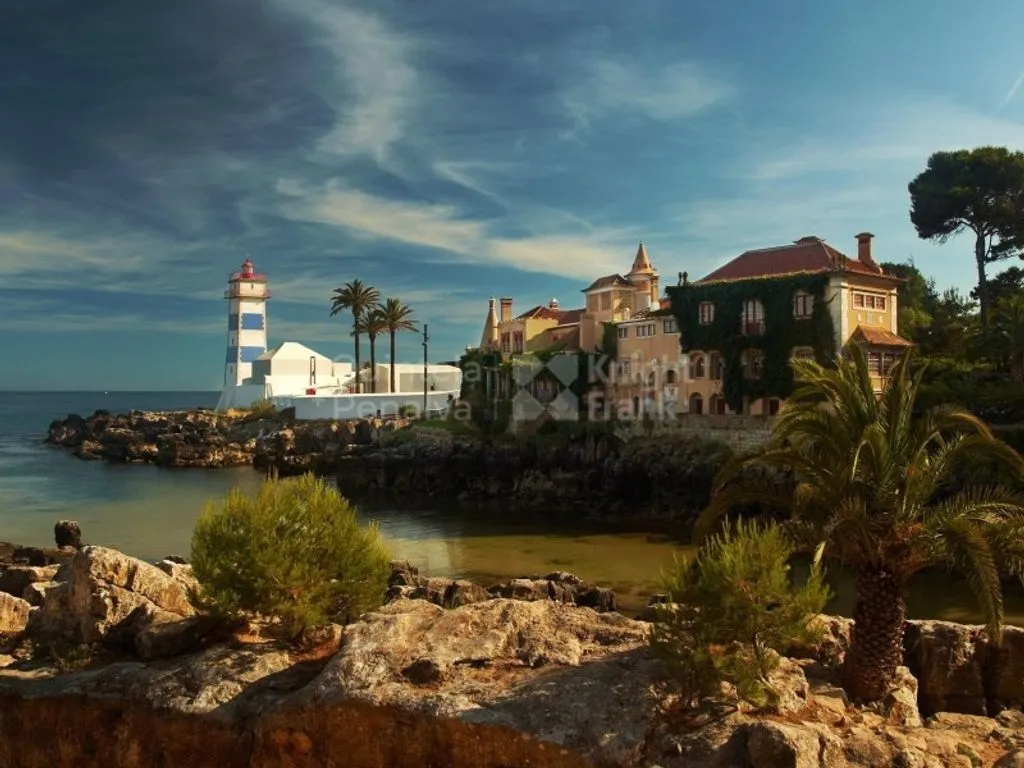 Luxury Villa with Development Potential in Cascais