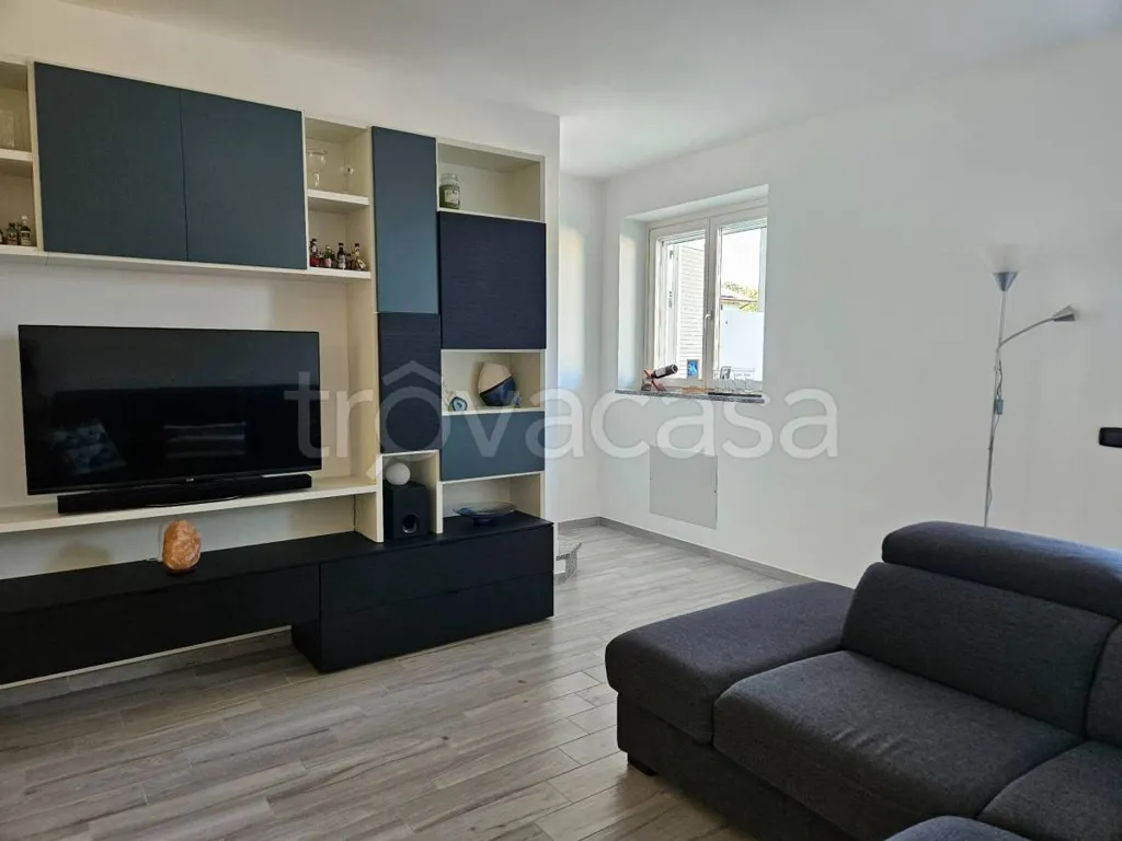 Soggiorno - Modern Terraced Villa with Private Garden in Oleggio