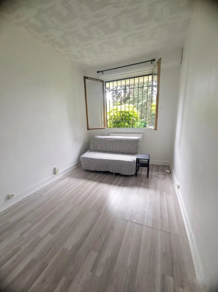Pièces - Studio avec Cuisine Aménagée au 20ème Arrondissement de Paris