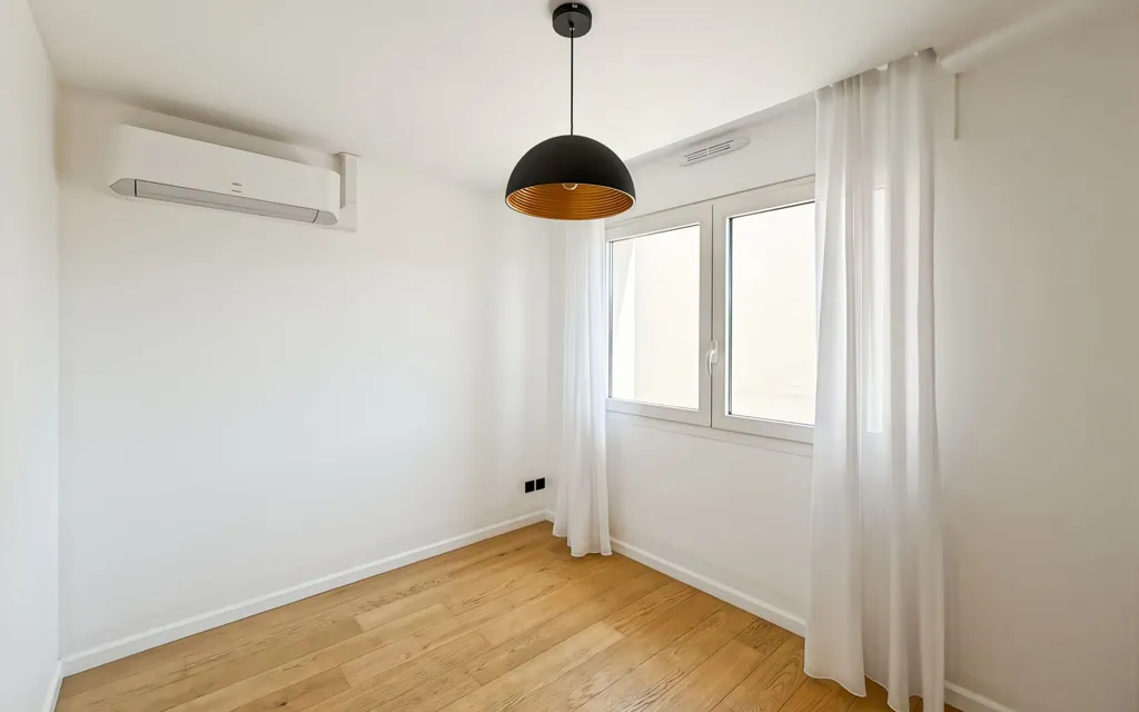 Pièces - Appartement Rénové avec Balcon à Lyon