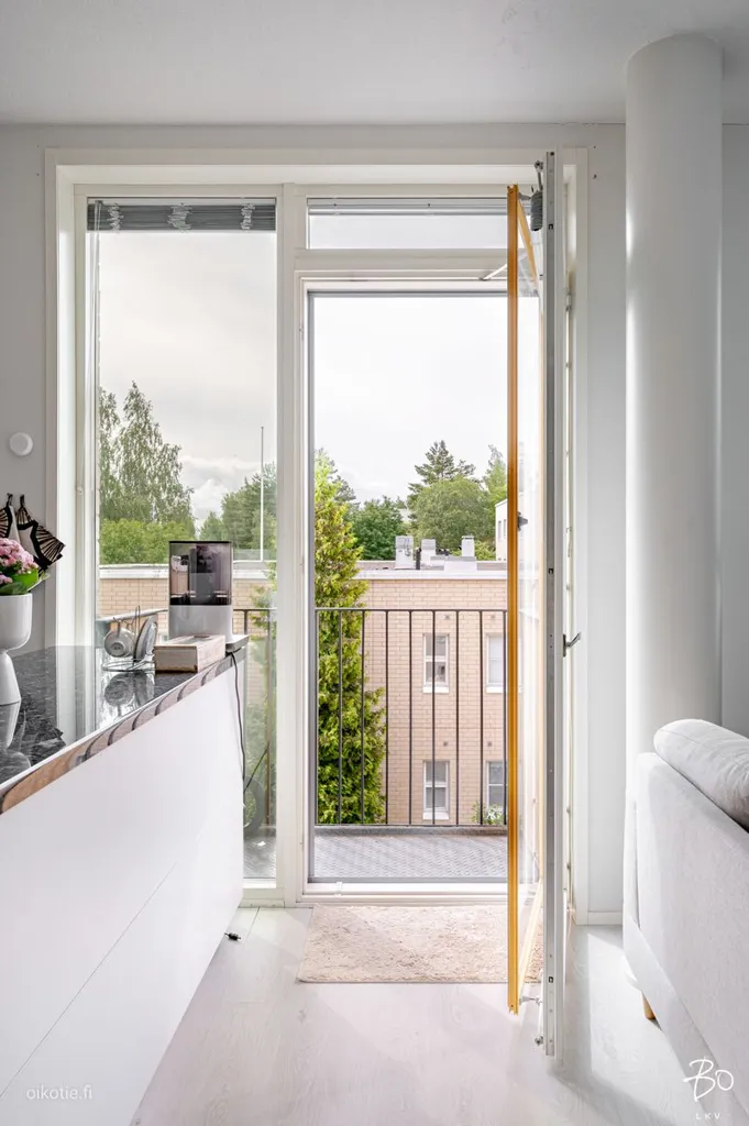 Balcon - Modern Flat with South Balcony in Espoo