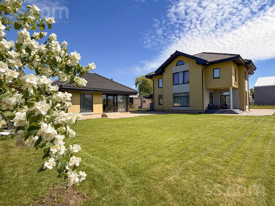 Välivaade - Modern Residence with Two Houses in Dreiliņi