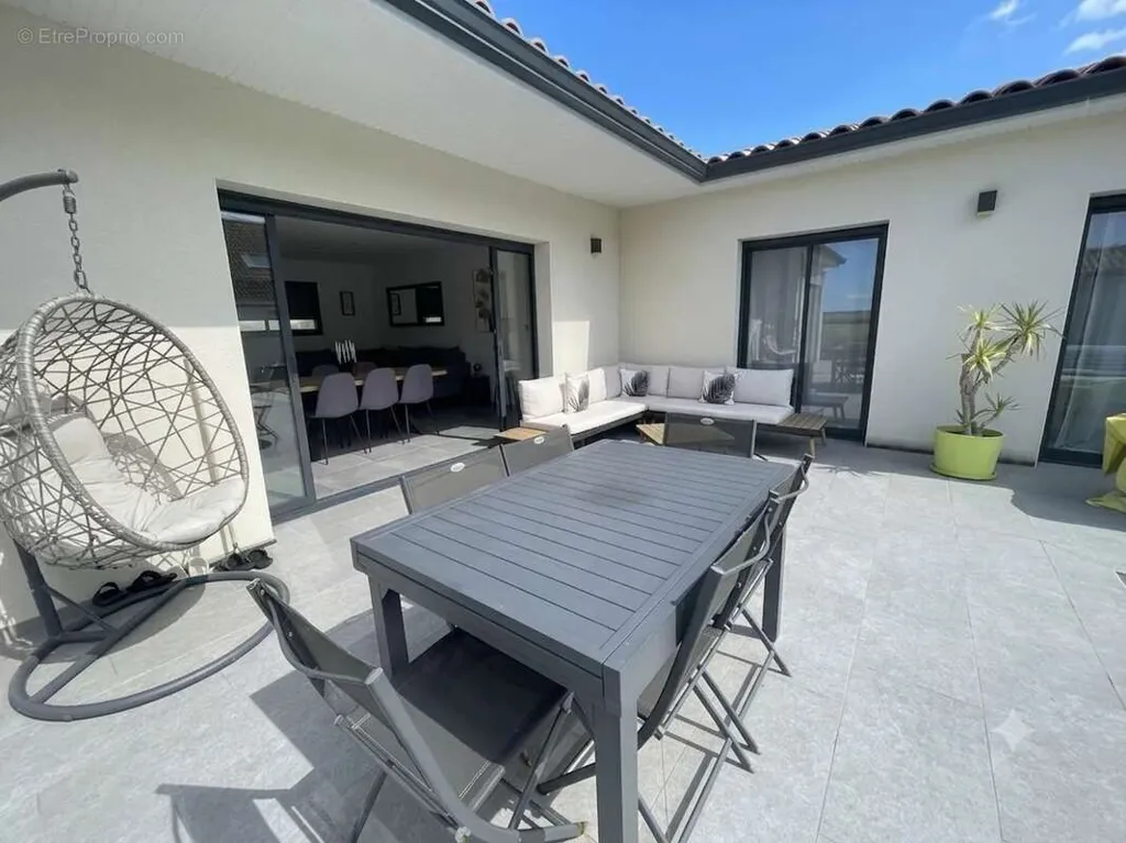 Terrazza - Contemporary Villa with Pool in Villate