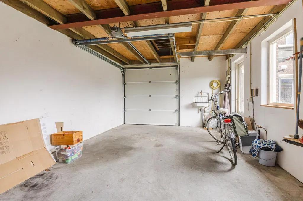 Garage - Two-Storey House with Pergola in Loosbroek