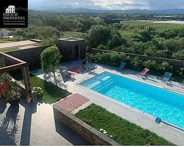 Vue aérienne - Villa d'Architecte avec Piscine à Perpignan