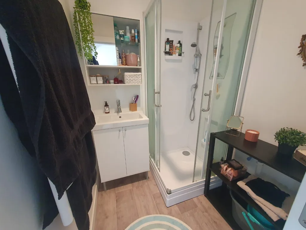 Vannitoad - Charming 2-Bed Apartment in Tours