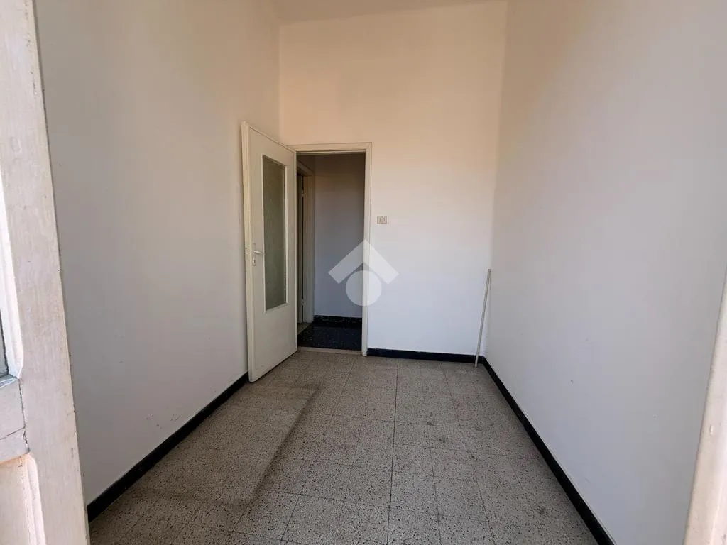 Esik - Corner Semi-Detached Villa with Private Garden in Pesaro