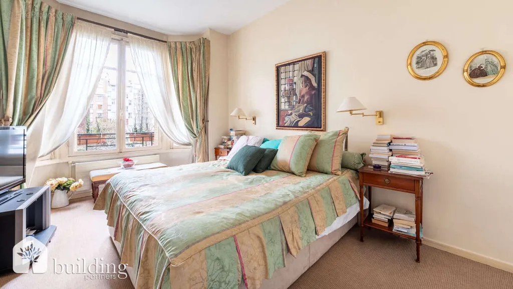 Magamistoad - Bright 3-Piece Parisian Flat with View