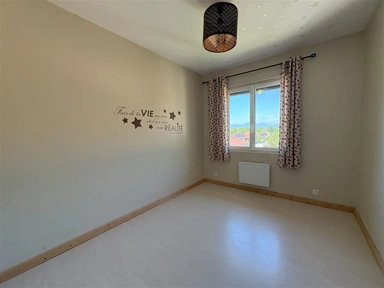 Toad - Spacious T5 with Mountain View in Tencin