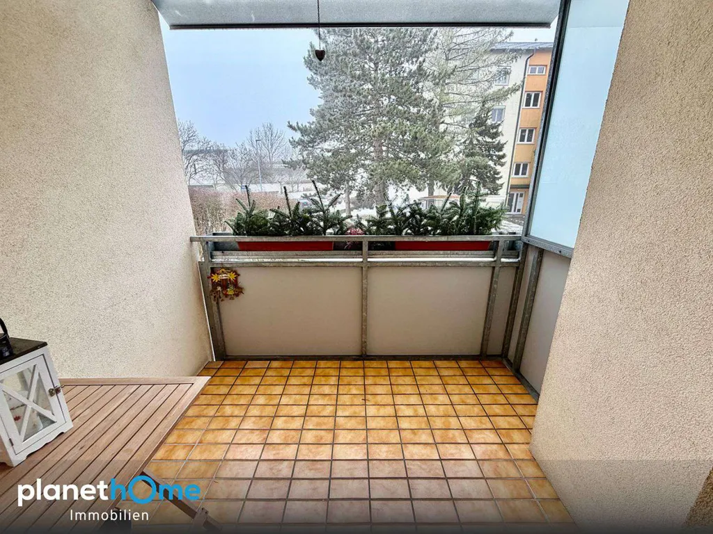 Balcone - Charming 4-Bedroom Apartment with Loggia in Stockerau