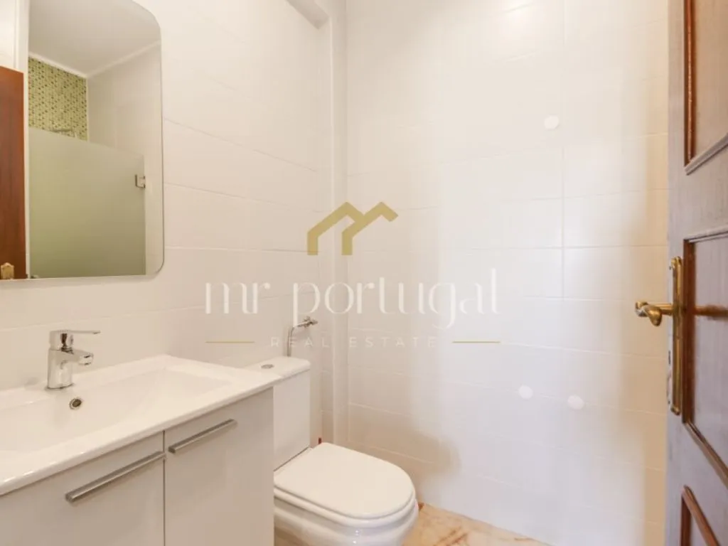 Salles de bain - Luxury Flat with River Views in Restelo, Lisbon