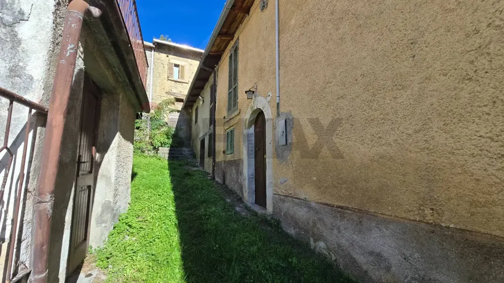 Jardin - Semi-detached House with Balcony in Montereale