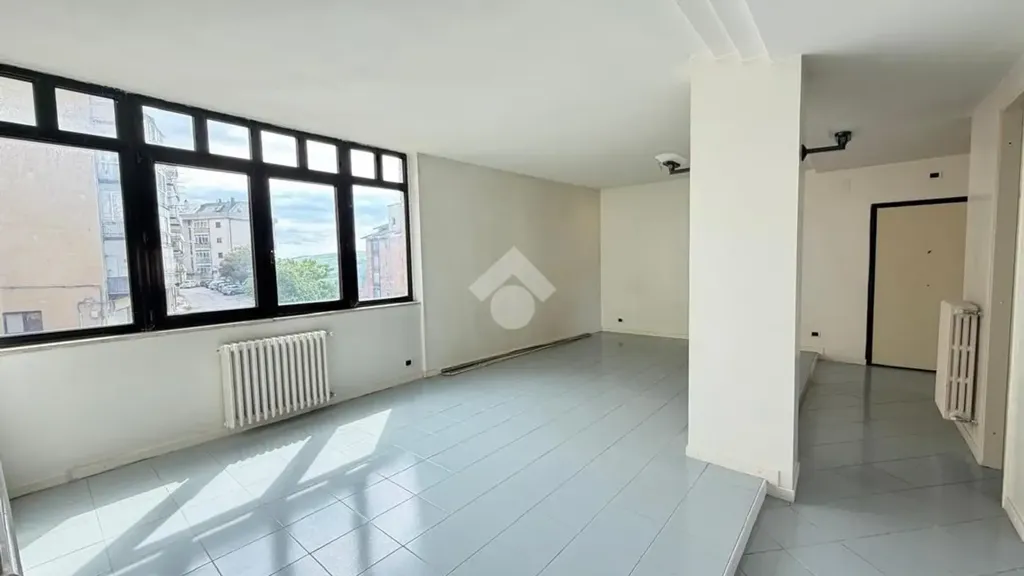 Pièces - Apartment with Balcony in Potenza