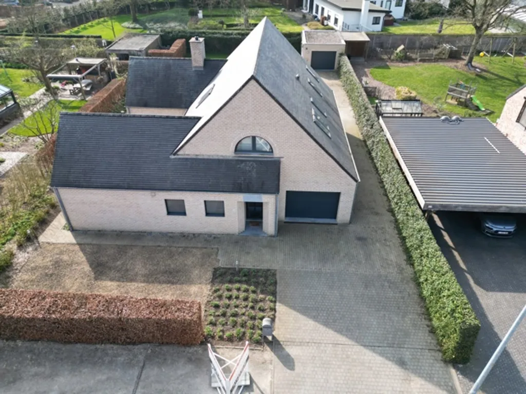 Vista aerea - Architectural U-Form Villa with Garden in Geel