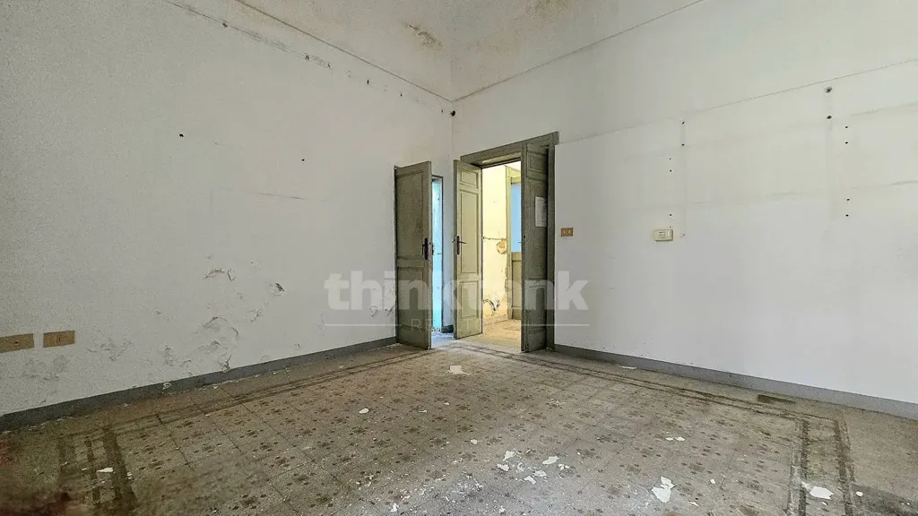 Rooms - Historic Villa with Dual Entrances in Rosolini
