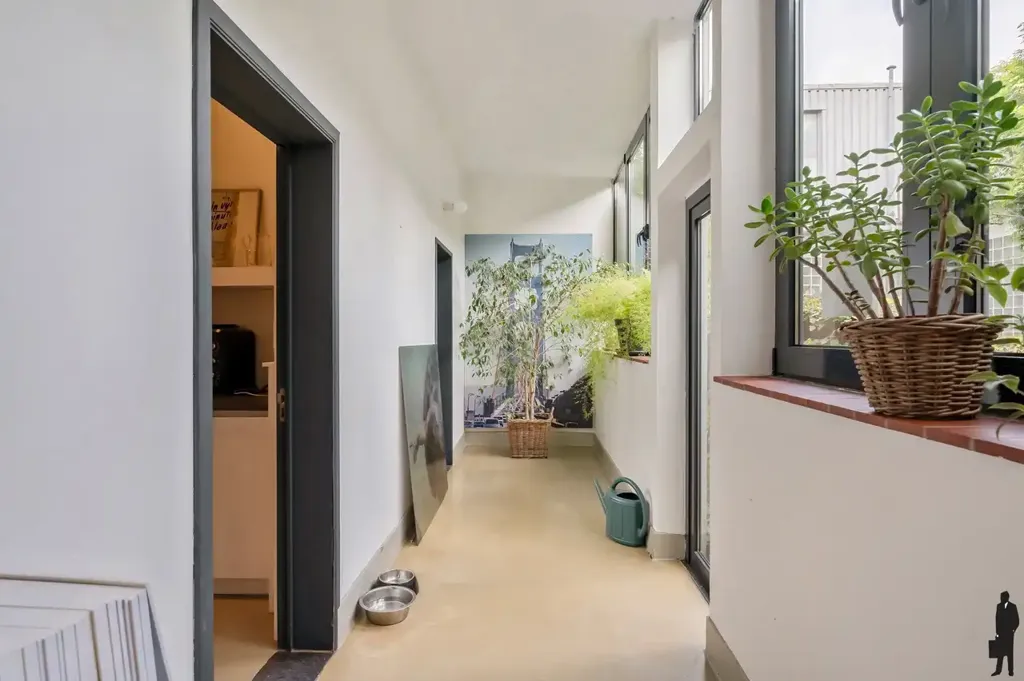 hallway_entrance