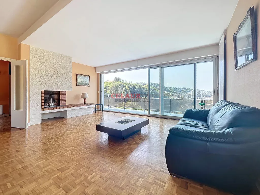 Séjour - Maison Contemporaine avec Vue Imprenable à Tulle