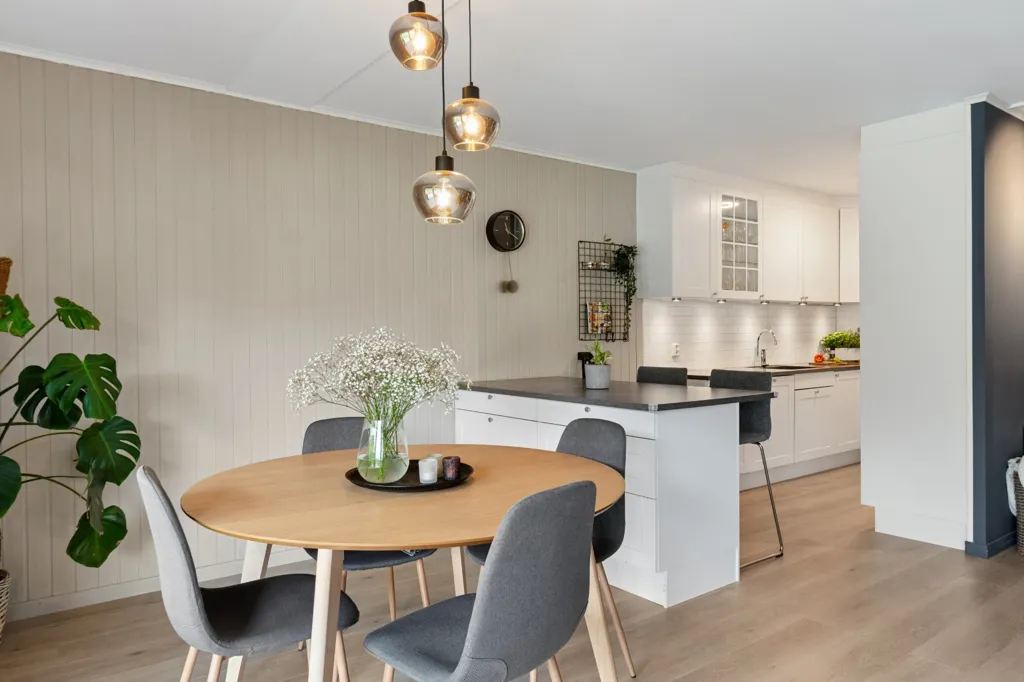 Söögituba - 4-Bedroom Apartment with West-Facing Balcony in Trondheim