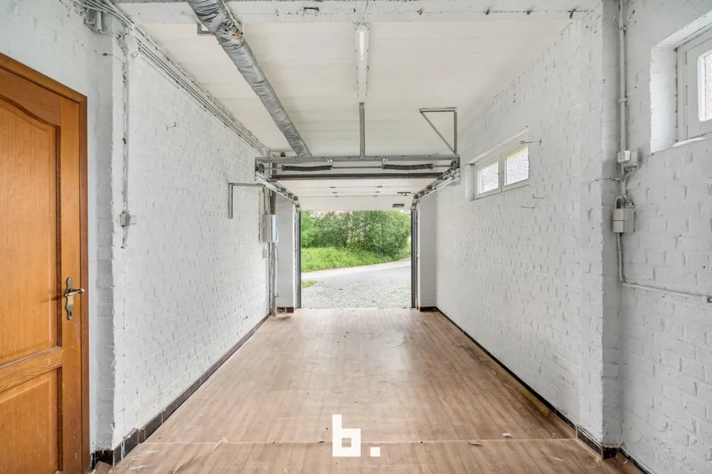 Garaaž - Open Plan House with Garden in Meerbeke
