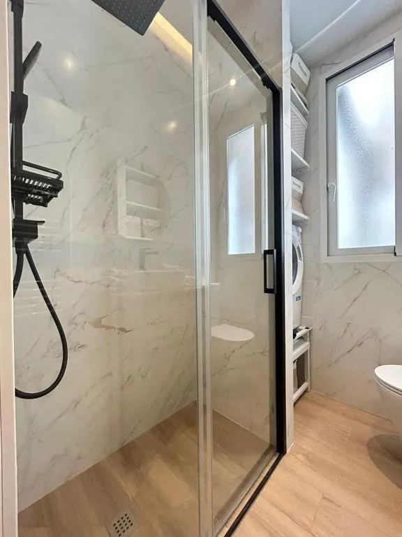 Salles de bain - Modern Flat with High-Quality Finish in Madrid