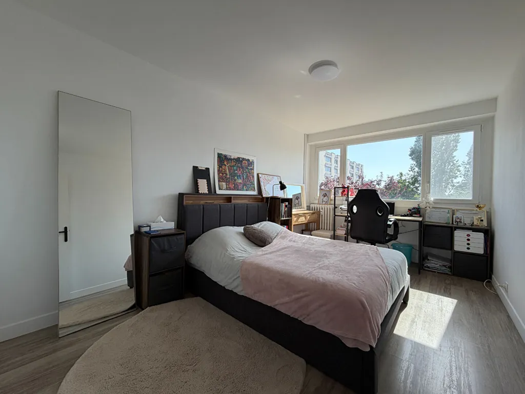 Camere da letto - Two-Bedroom Apartment with Balconies in Angers