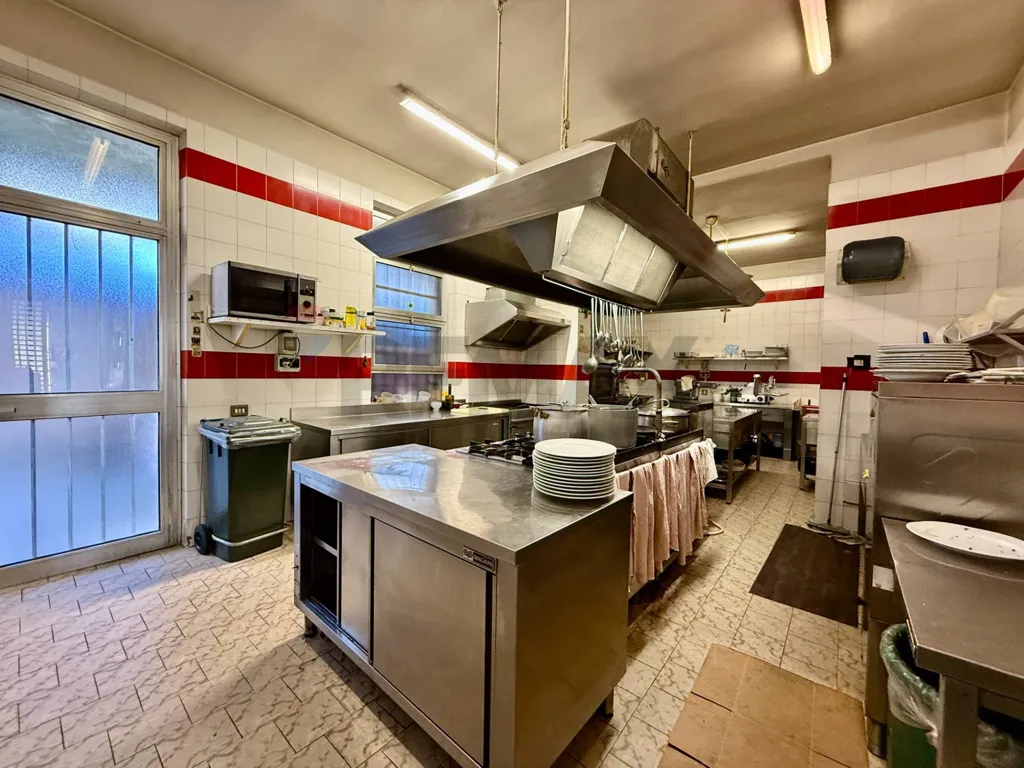 Cuisine - Restaurant with Apartment in Cremona's Migliaro