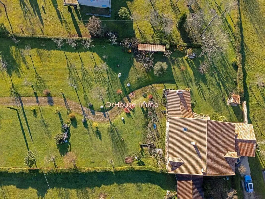 Õhuvaade - Pierced House with Garden in Chantérac