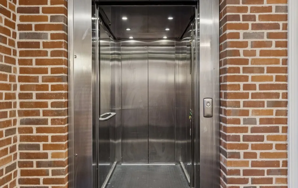 Esik - Renovated Apartment with Balcony in Rie Centre