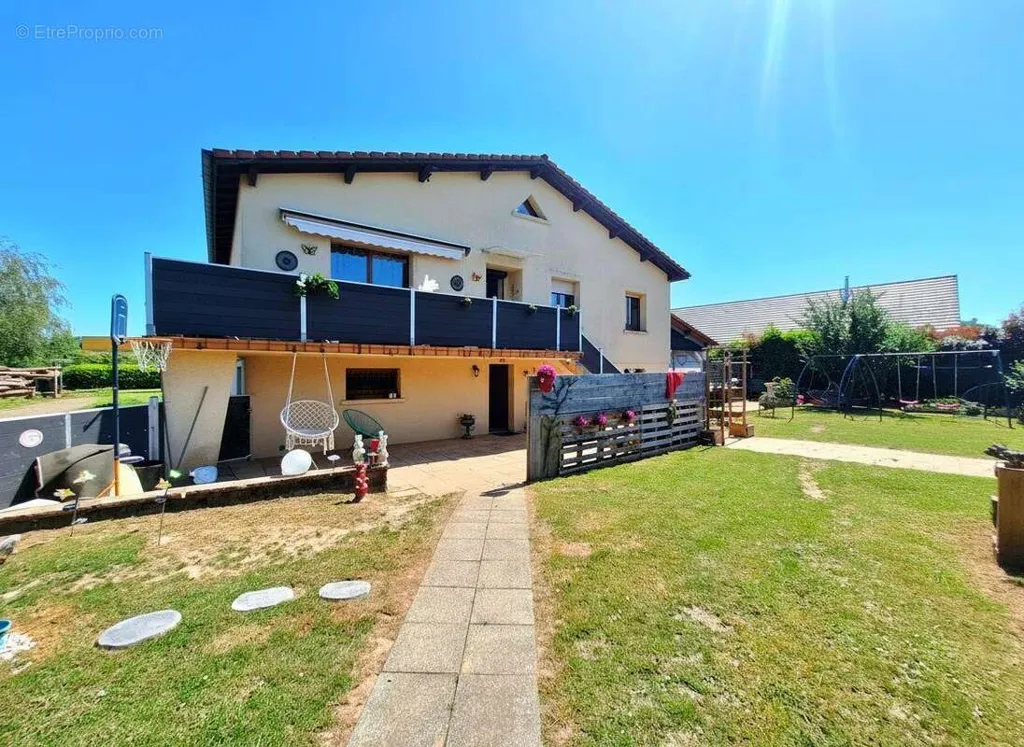 Maison 7 pièces à Dogneville