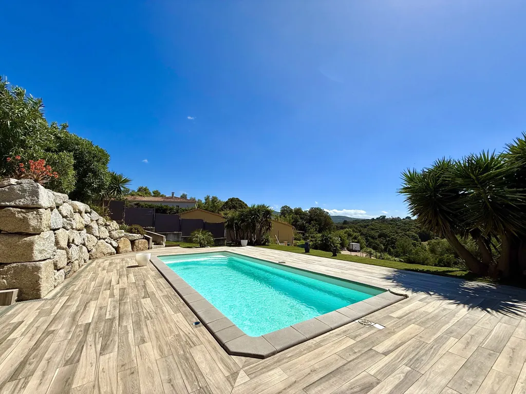 Piscine - Villa avec Piscine à Bastelicaccia