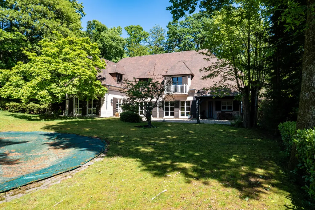 Jardin - Villa Charmante avec Piscine à Kraainem