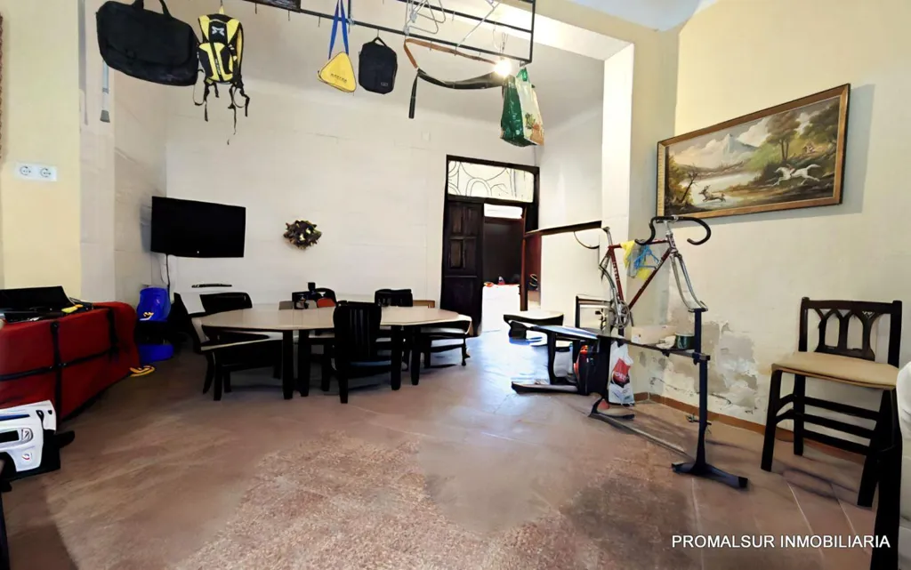 Salle à manger - Commercial Unit with Patio in Puente Genil