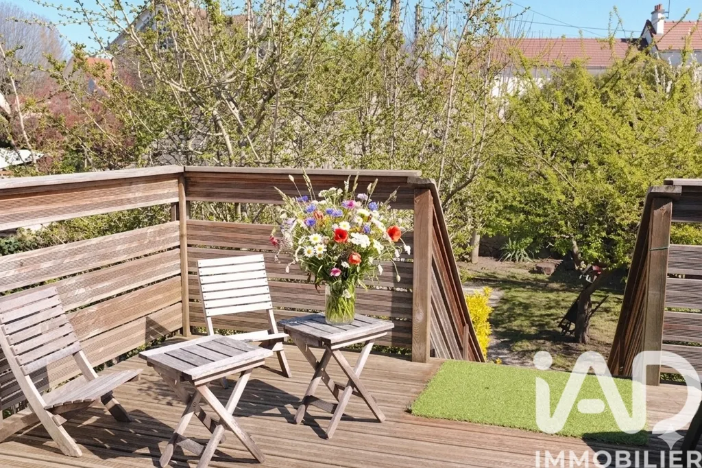 Terrasse - Villa de Luxe avec Cour Pavée à Wissous