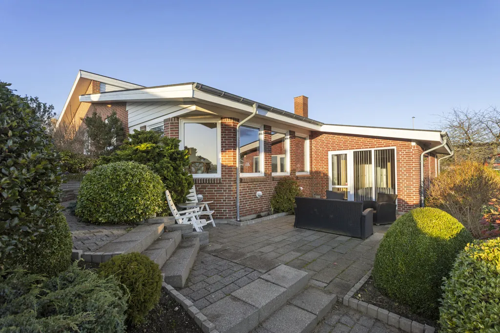 Jardin - Architect-designed Villa with Garden in Ravnshøj
