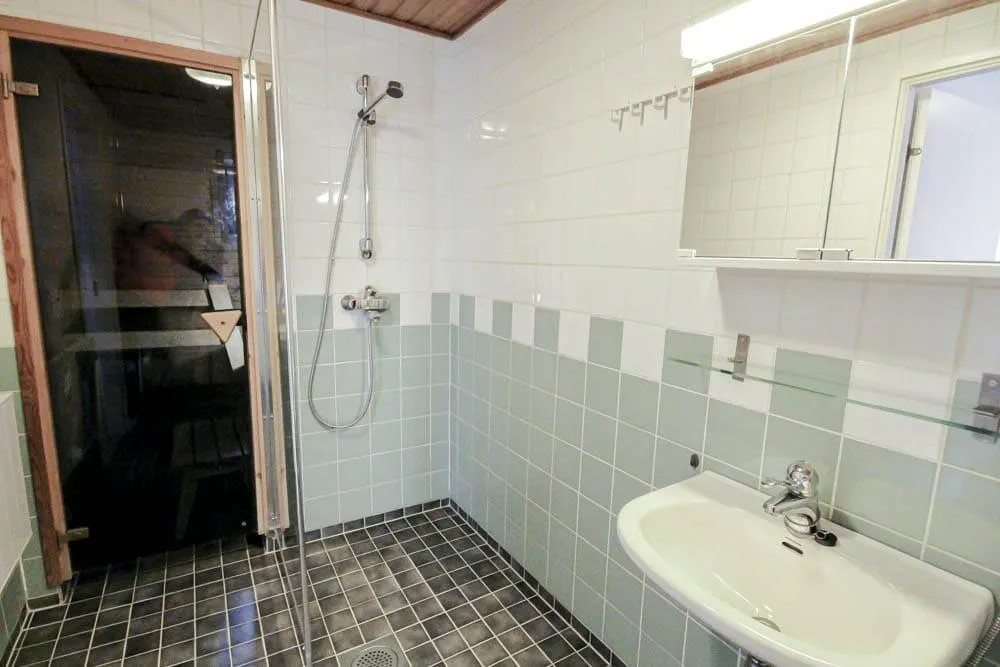Bathrooms - Apartment with Balcony in Tapiola, Espoo