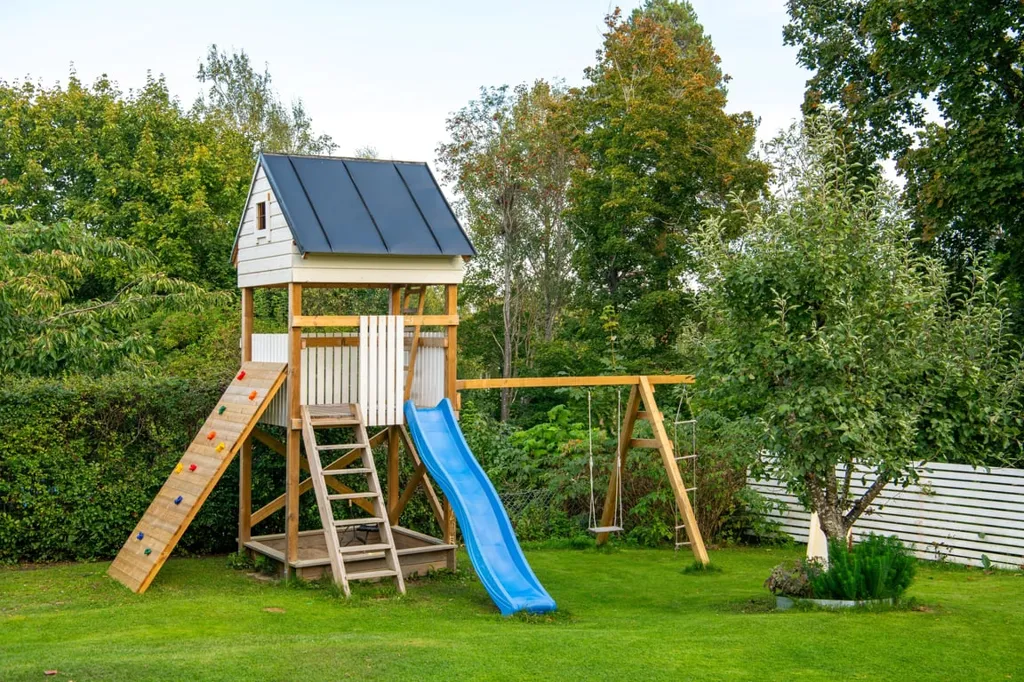 Jardin - Souterrain Villa with Garden on Quiet Street