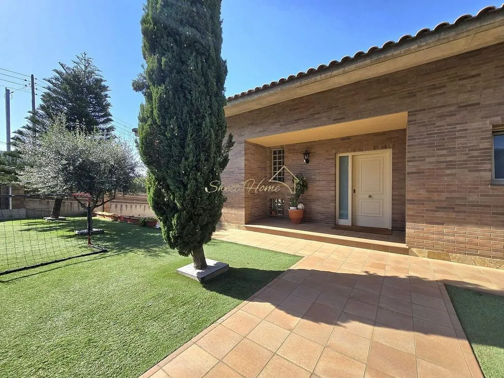 Terrass - Luxury House with Pool in Cabrils, Catalonia