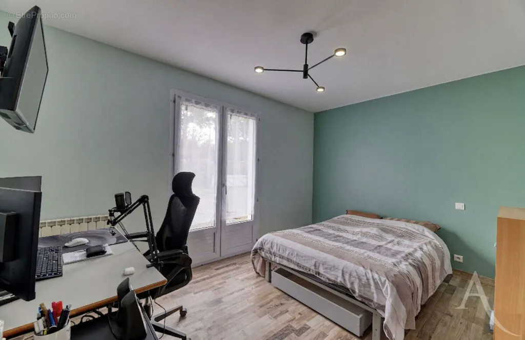 Chambres - Maison avec Piscine et Jardin à Cugand