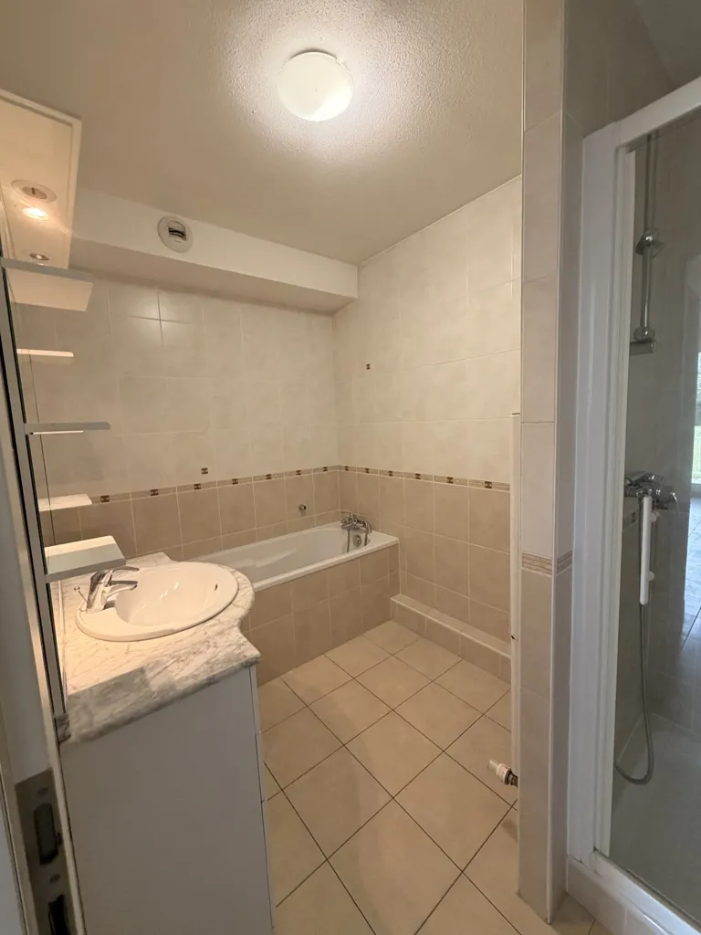 Vannitoad - Duplex Flat with Terraces in Leutenheim