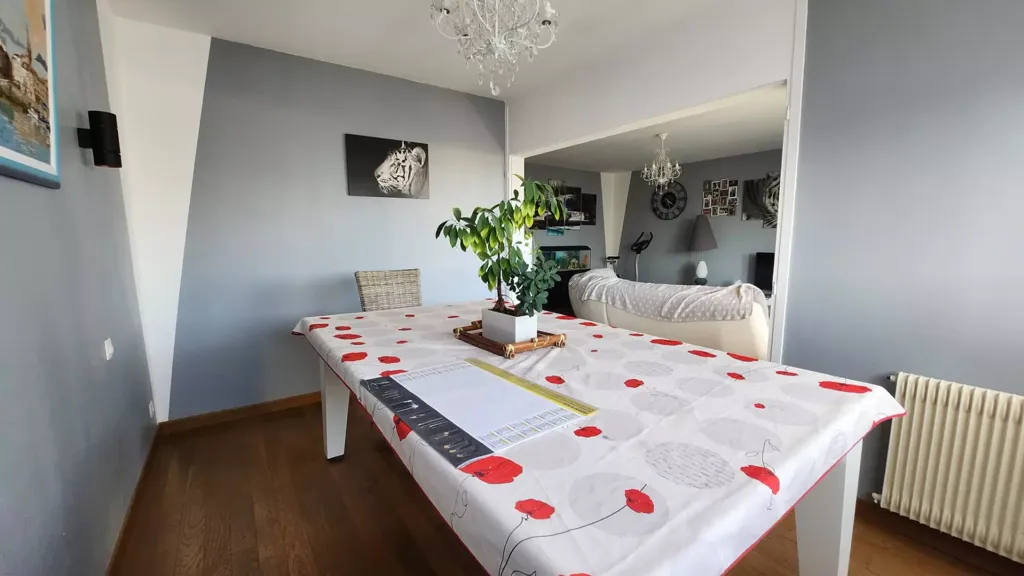 Salle à manger - Appartement T3 avec Balcon au Centre de La Roche-sur-Yon