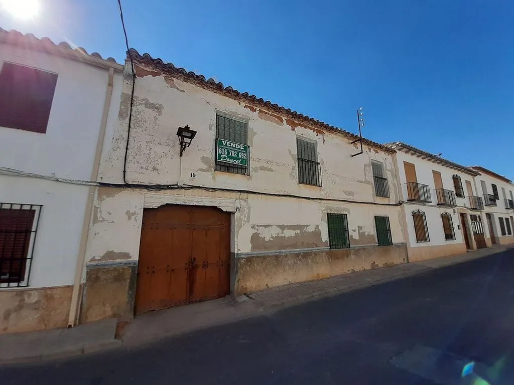 Extérieur - Demolishable Plot with Potential in Almagro