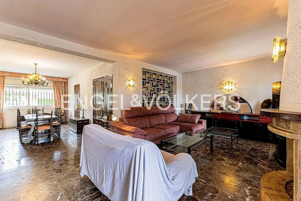 Elutuba - Single-Storey Chalet with Pool in El Parc de Cubelles